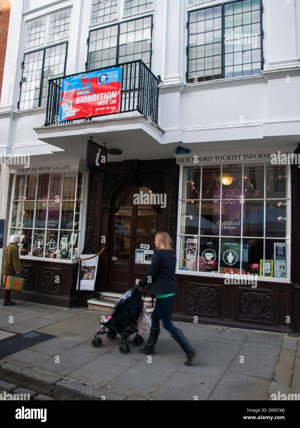 Facciata di Guildford House Gallery, High Street, City Centre, Guildford, Surrey, England, Regno Unito Foto Stock
