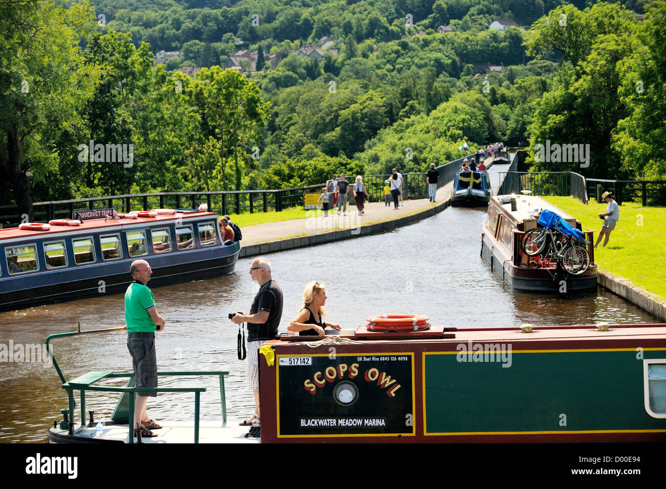 Acquedotto Pontcysyllte finito di 1805 porta battelli a Llangollen Canal oltre il fiume Dee Valley vicino a Wrexham, Wales, Regno Unito Foto Stock