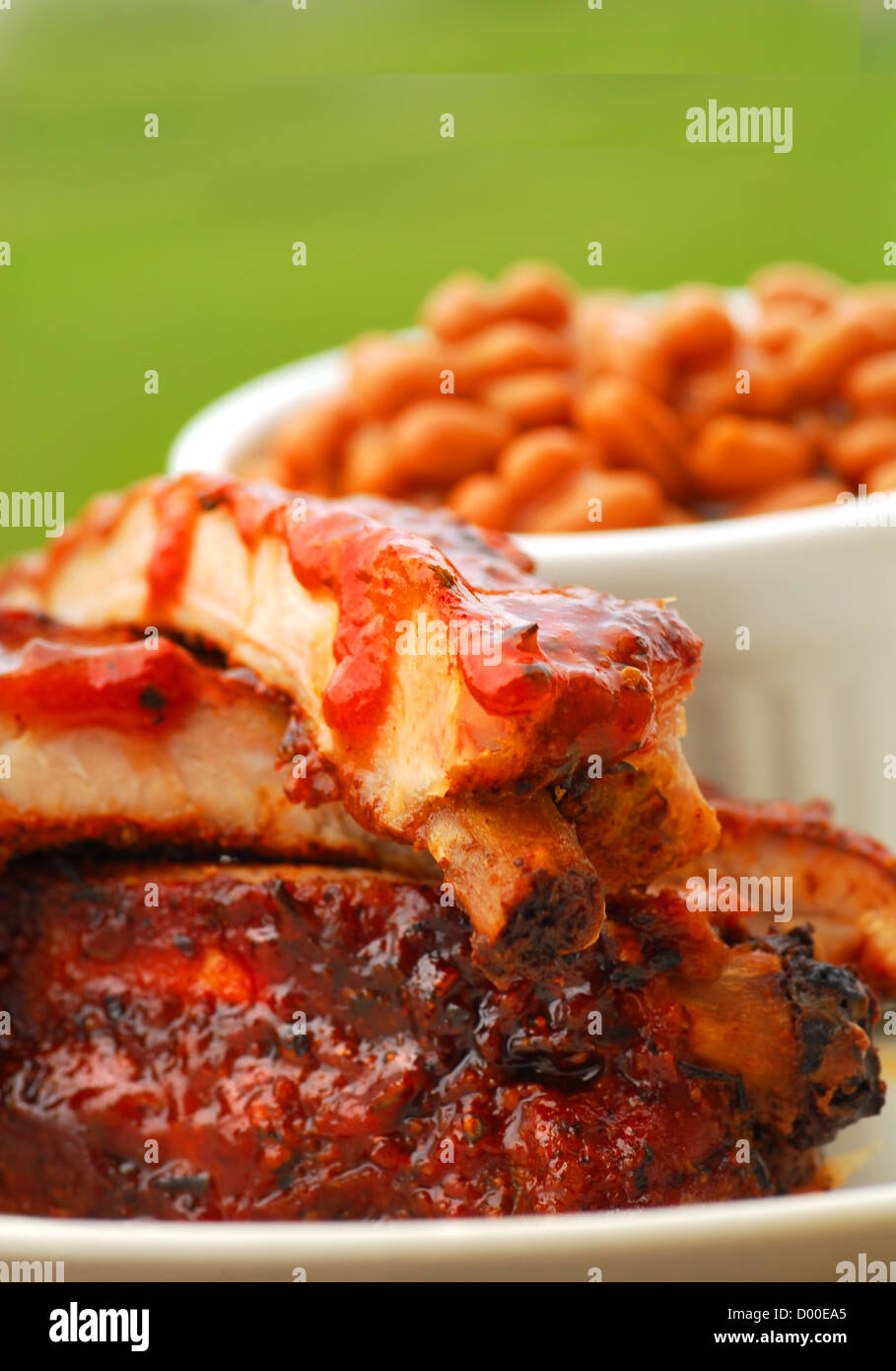 Deliziosi barbeque babyback nervature con una salsa piccante Foto Stock