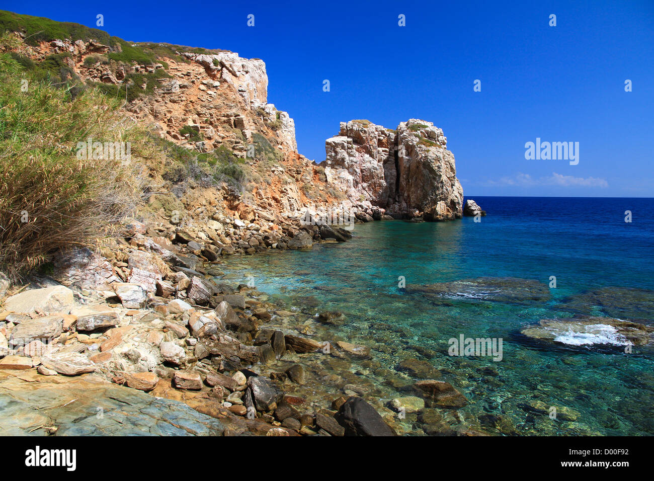 Panagia Poulati una piccola insenatura adatti per il nuoto a Sifnos (Grecia) Foto Stock