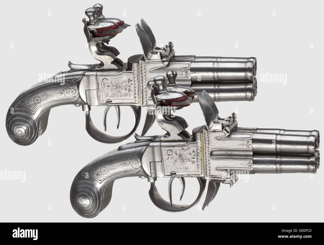 Un paio di pistole tascabili a flintlock turn-over belghe con quattro barili, Segallas, Liegi, circa 1800. Canne rotonde a vite, calibro 8 mm, con false mucciole a fucile e cannone. Serrature con incisione floreale e cassaforte scorrevole, sui lati inscritte 'Segallas London'. Ferro, nuts con incisione a floralmente. Protezioni a molla per il grilletto per rilasciare il meccanismo di capovolgerlo. Lunghezza 16 cm ciascuno, storico, storico, 19 ° secolo, pistola civile, pistole civili, portatile, pistola, armi da fuoco, armi da fuoco, armi da fuoco, armi, armi, armi, armi, armi, armi, oggetti, oggetti, fermi, clippi, diritti aggiuntivi-clearences-non disponibile Foto Stock