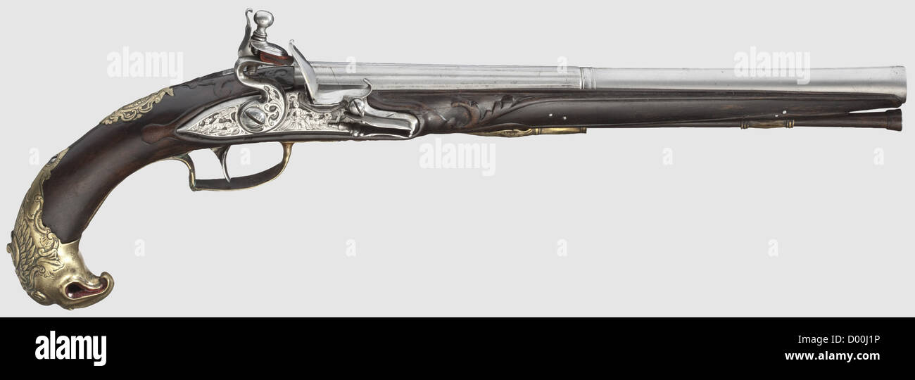 Una pistola flintlock, Karlsbad, metà del 18 ° secolo. Cilindro a due stadi con foro liscio, calibro 15.5 mm, scanalato e arrotondato dopo una cintura, con il marchio spagnolo "I.MAS" sulla parte superiore. Flintlock finemente inciso e scalpellato. Noce pieno stock con mobili in ottone in rilievo. Il forestock integrato, il ramrod thimbles non associati(?), bastone di legno con punta di ferro. Lo stock è stato rettificato, con sostituzioni. Lunghezza 46 cm, storico, storico, 18 ° secolo, pistola civile, pistole civili, portatile, pistola, armi da fuoco, armi da fuoco, armi da fuoco, armi, armi,, diritti aggiuntivi-clearences-non disponibile Foto Stock Una pistola flintlock, Karlsbad, metà del 18 ° secolo. Cilindro a due stadi con foro liscio, calibro 15.5 mm, scanalato e arrotondato dopo una cintura, con il marchio spagnolo "I.MAS" sulla parte superiore. Flintlock finemente inciso e scalpellato. Noce pieno stock con mobili in ottone in rilievo. Il forestock integrato, il ramrod thimbles non associati(?), bastone di legno con punta di ferro. Lo stock è stato rettificato, con sostituzioni. Lunghezza 46 cm, storico, storico, 18 ° secolo, pistola civile, pistole civili, portatile, pistola, armi da fuoco, armi da fuoco, armi da fuoco, armi, armi,, diritti aggiuntivi-clearences-non disponibile Foto Stock