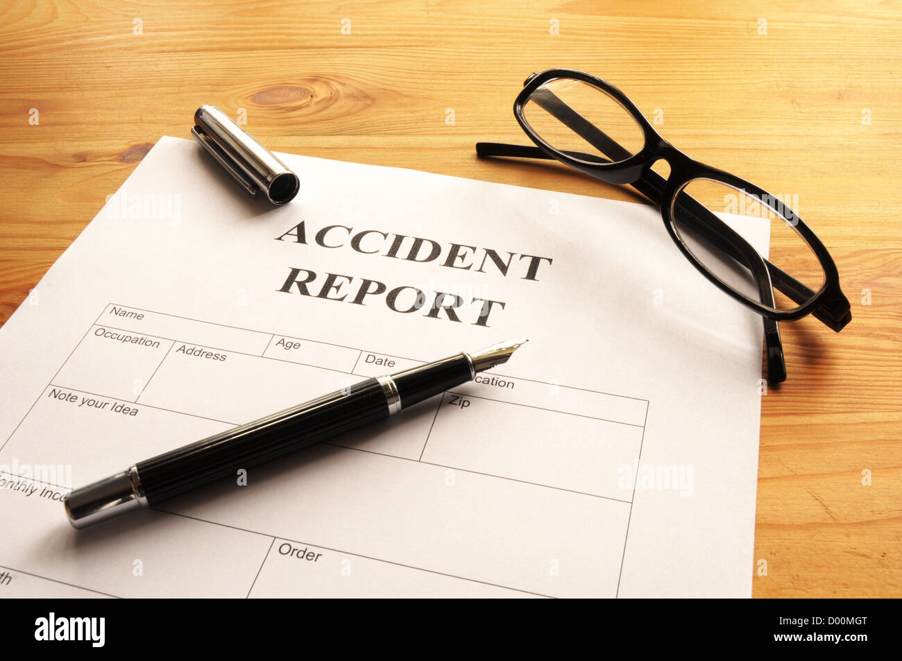 Relazione di incidente forma o documento che illustra il concetto di assicurazione Foto Stock