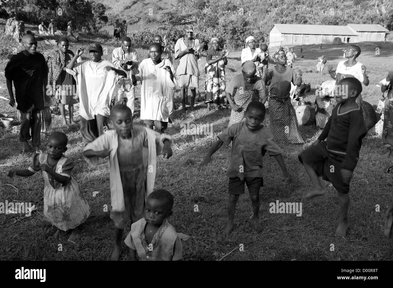 Ballo tradizionale. Foresta impenetrabile di Bwindi, Parco Nazionale, Uganda Foto Stock