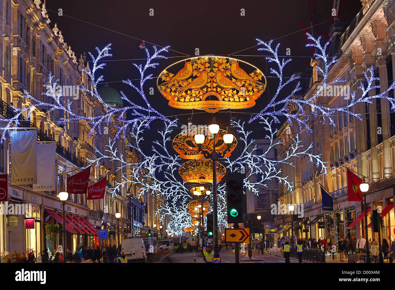 Londra, Regno Unito. 13 novembre. Regent Street le luci di Natale con il tema i dodici giorni di Natale acceso a Londra Foto Stock
