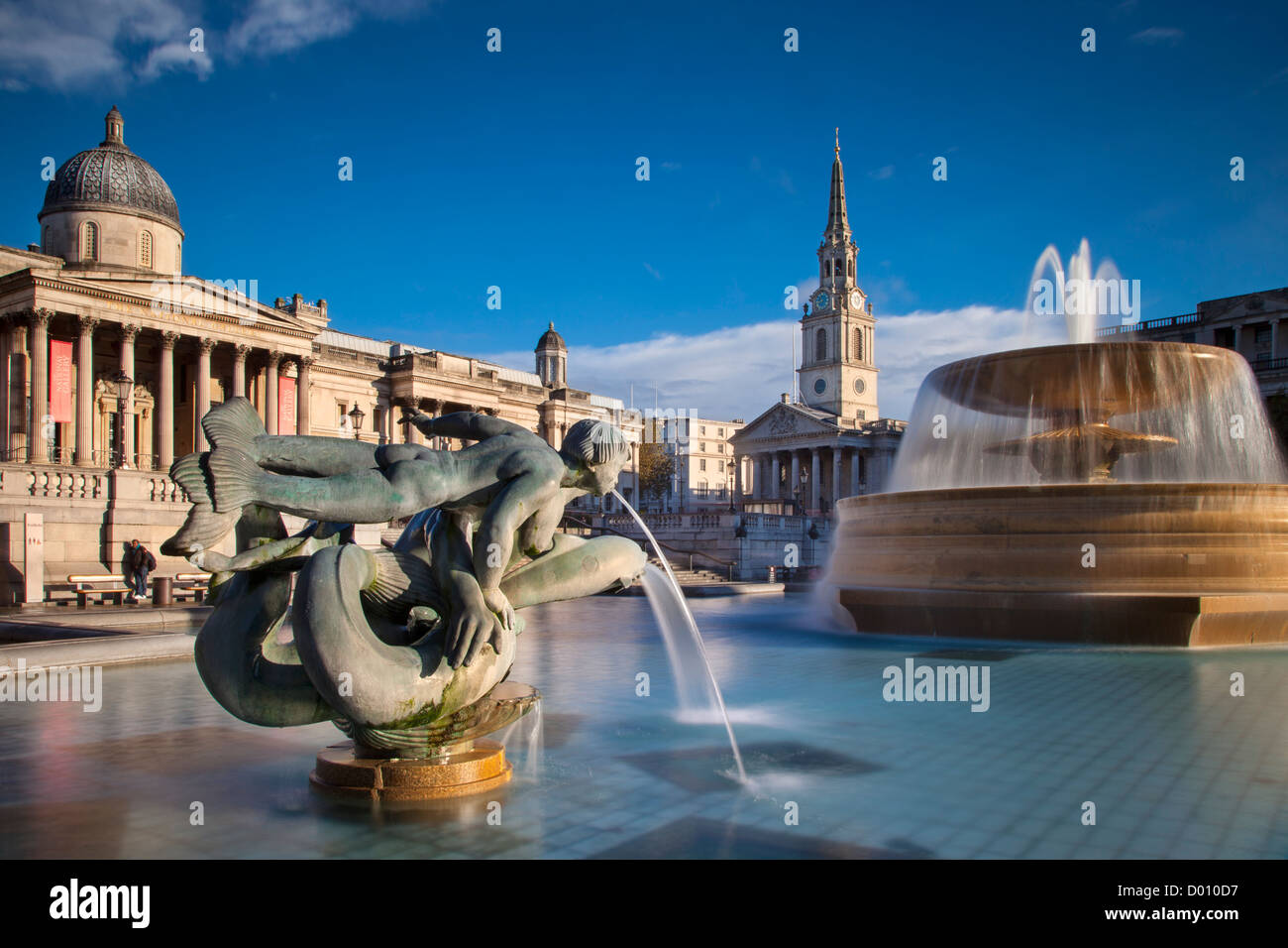 Trafalgar Square con St. Martins nel campo, Galleria Nazionale, nel West End di Londra Inghilterra, Regno Unito Foto Stock
