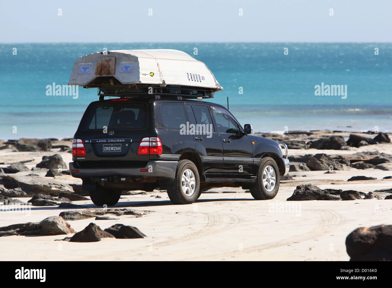 I veicoli 4WD sulla spiaggia di Cable Beach, Broome, Western Australia. Foto Stock