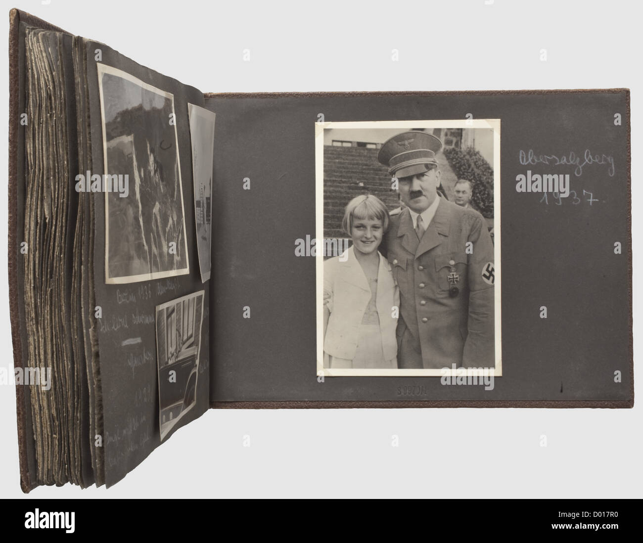 Viktor Lutze Jr. - un album fotografico con più di 90 foto prevalentemente private 1926 - 1938, Album in memoria di suo padre, SA capo di stato maggiore Victor Lutze, probabilmente compilato dopo la sua morte 1943, non in ordine cronologico e etichettato a mano (alcune foto sono state vagamente allegate). Con foto di Lutze Jr. Con Hitler sul Obersalzberg 1937, Hitler e Lutze Sr. Ad Hannover 1932 e 1933, Dahlem 1935, Lutze Sr. Come giovane marito, con il suo cavallo 'Kampfgeist' o come pilota, Viktor primo giorno a scuola e i suoi primi tentativi di show jumping, immagini di Salterh, diritti aggiuntivi-clearences-non disponibili Foto Stock