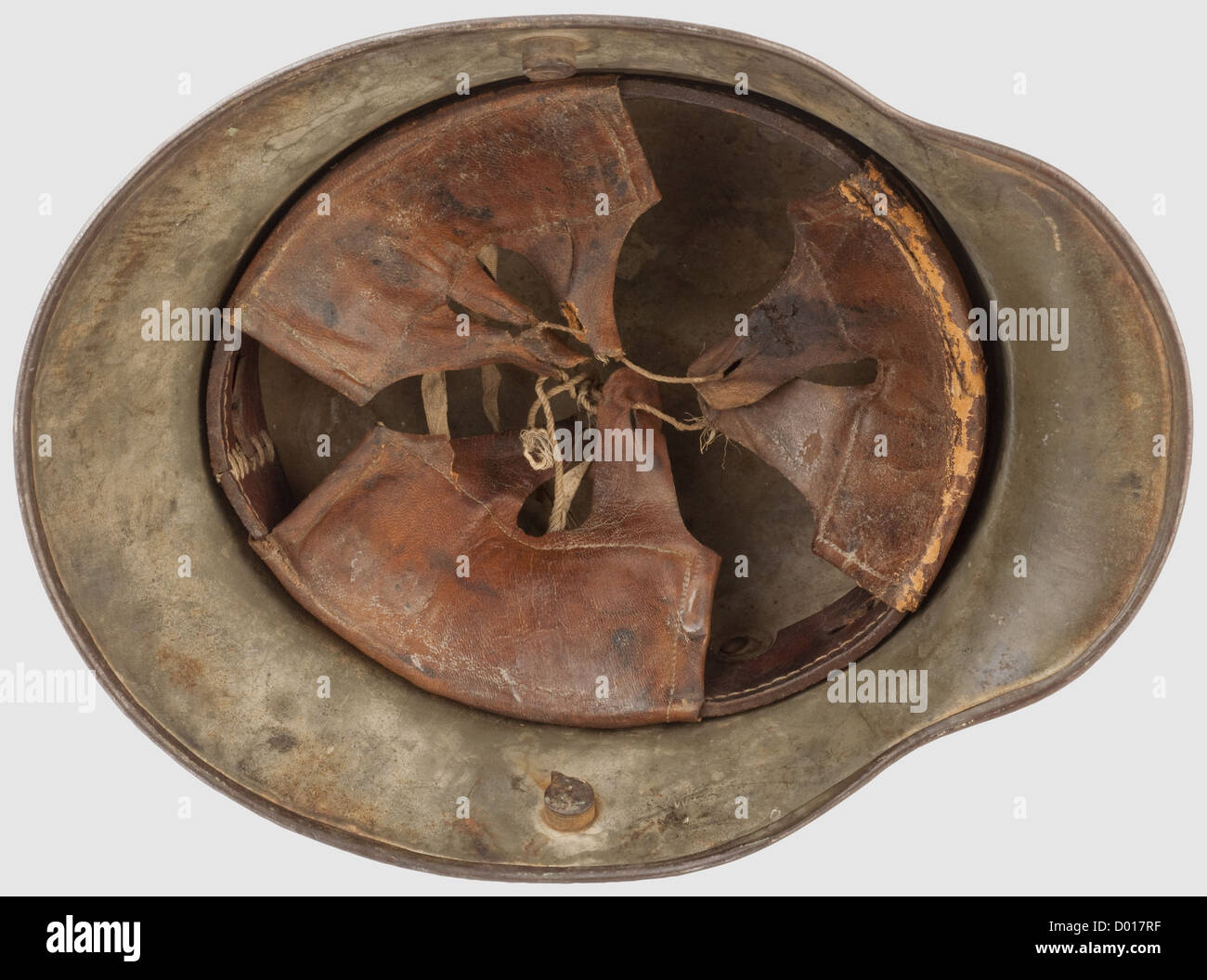 Un Casco In Acciaio Modello 1916 Con Rivestimento Camouflage, Vernice A Base Grigio Campo, Con - Foto 4