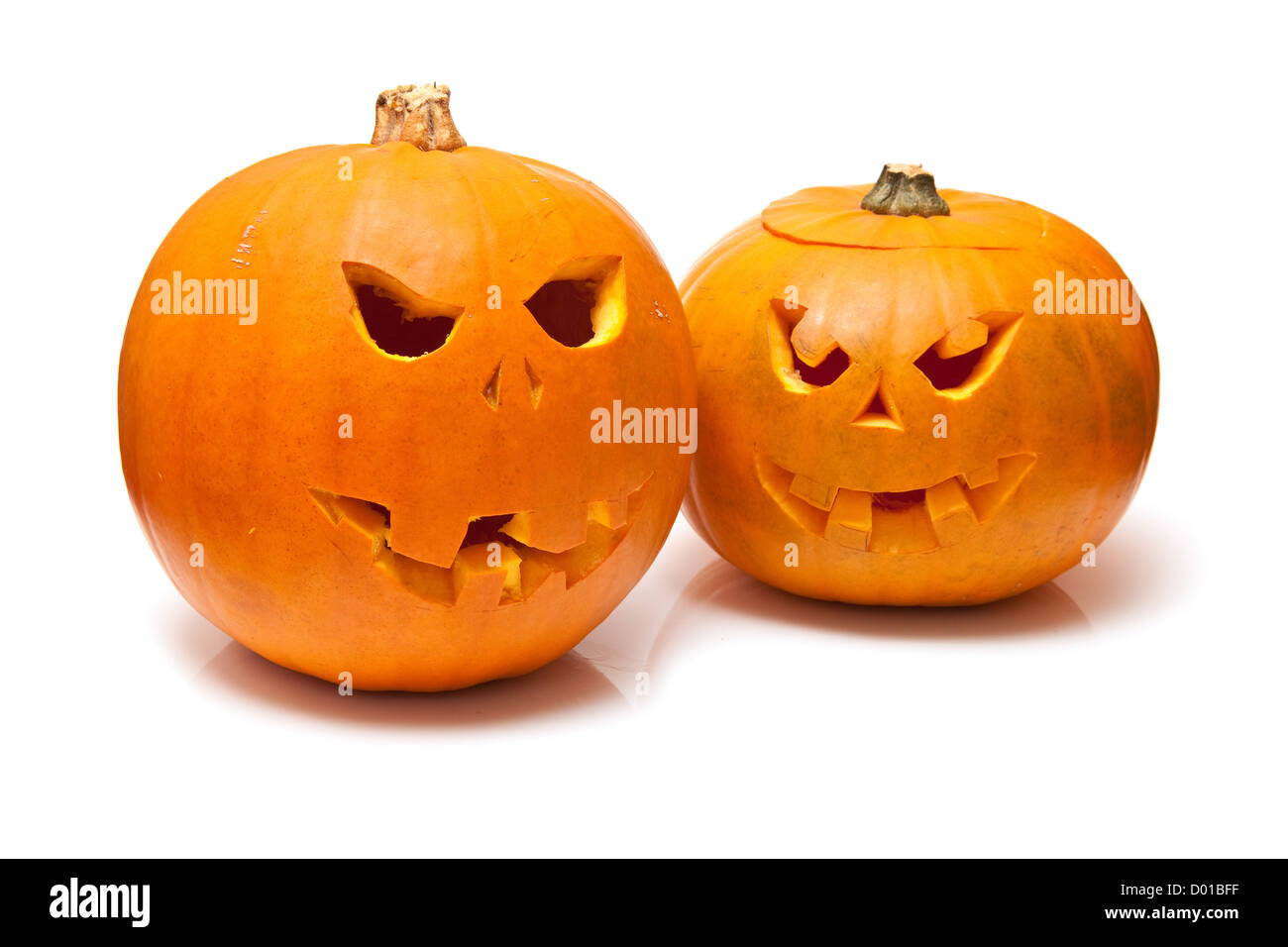 Scolpite Halloween zucca lanterna isolato su una bianca di sfondo per studio. Foto Stock