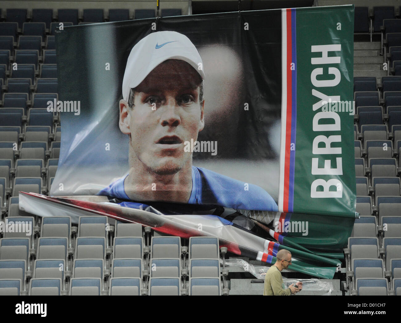 Praga, Repubblica Ceca. Il 14 novembre 2012. Poster di Tomas BERDYCH è visto prima della Coppa Davis finale match di tennis Repubblica Ceca contro la Spagna a Praga Repubblica Ceca, Mercoledì 14 Novembre, 2012. (CTK foto/Michal Kamaryt) Foto Stock