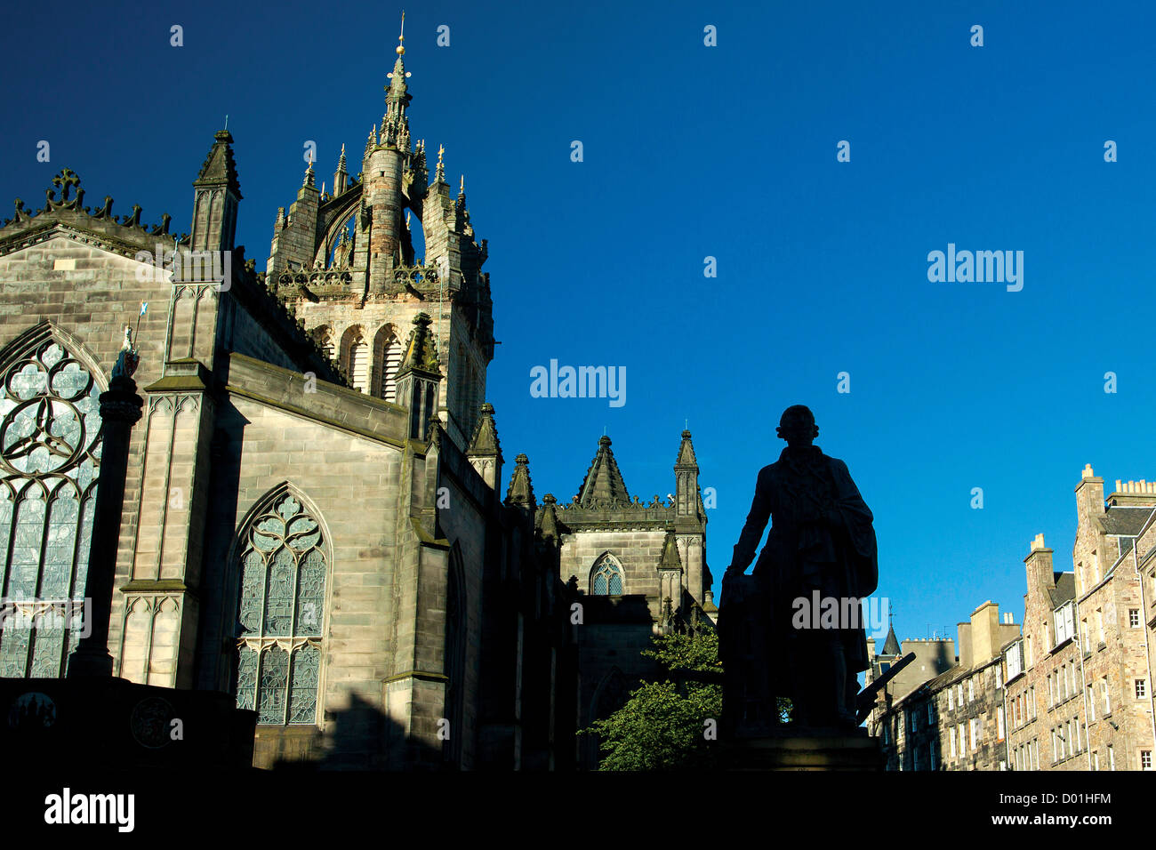 La Cattedrale di St Giles e Adam Smith statua, il Royal Mile di Edimburgo Foto Stock