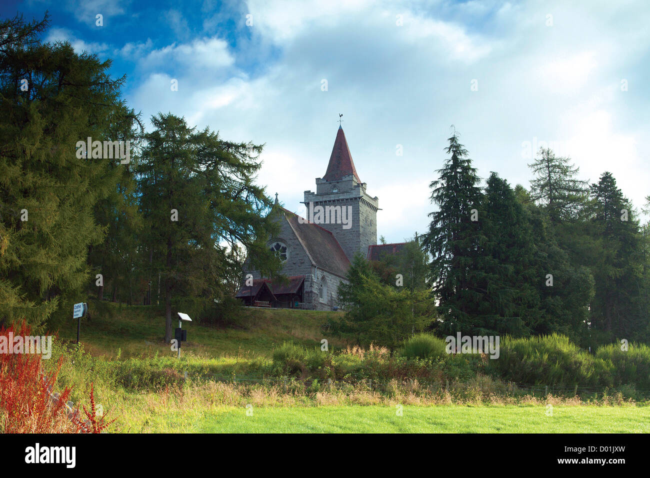 Crathie Kirk accanto al villaggio di Crathie in Royal Deeside, Aberdeenshire Foto Stock