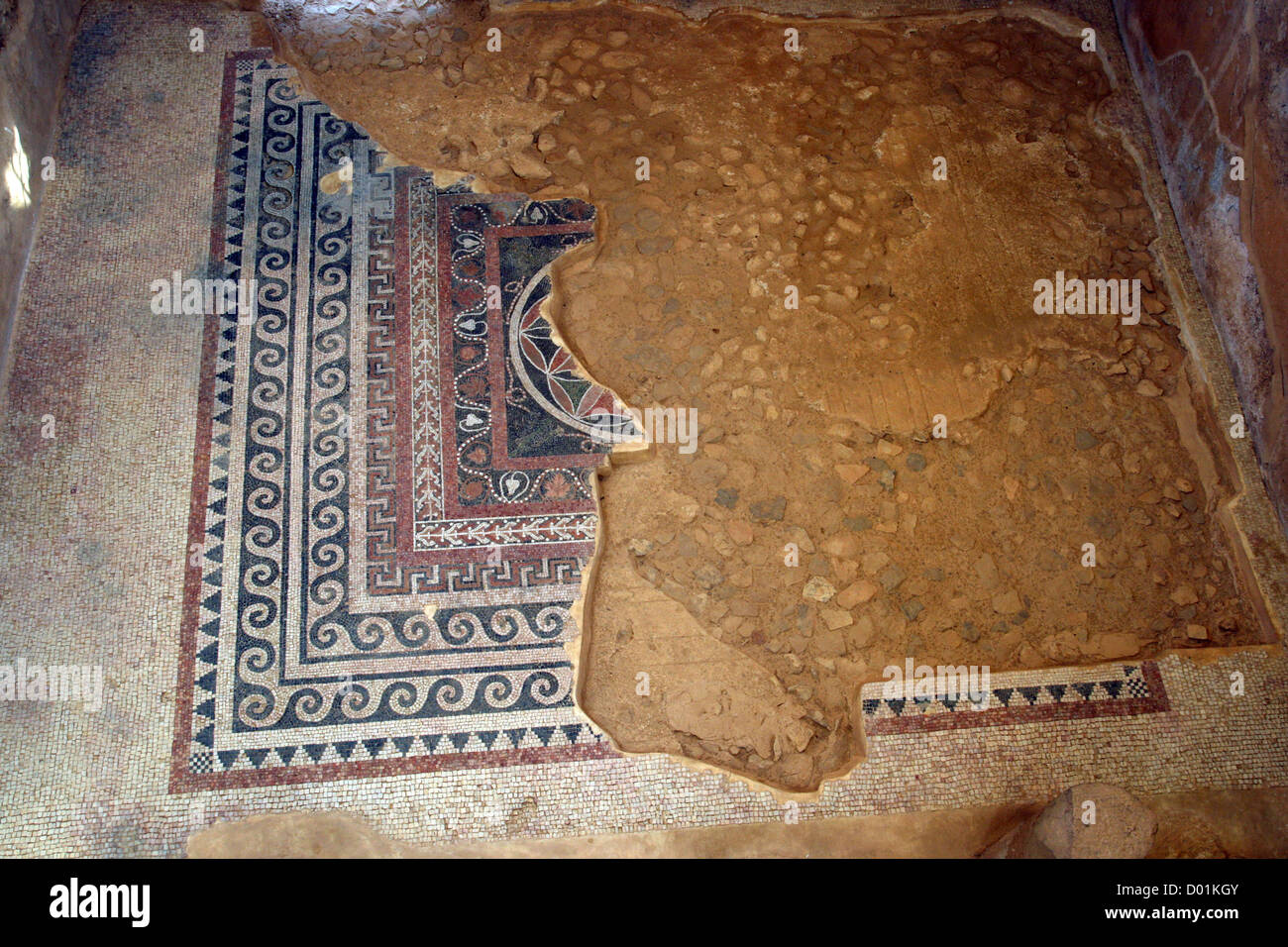 Israele, Masada, pavimento a mosaico in un bagno rituale (Mikva) Metzada è il sito di antichi palazzi e fortificazioni in Israele. Foto Stock