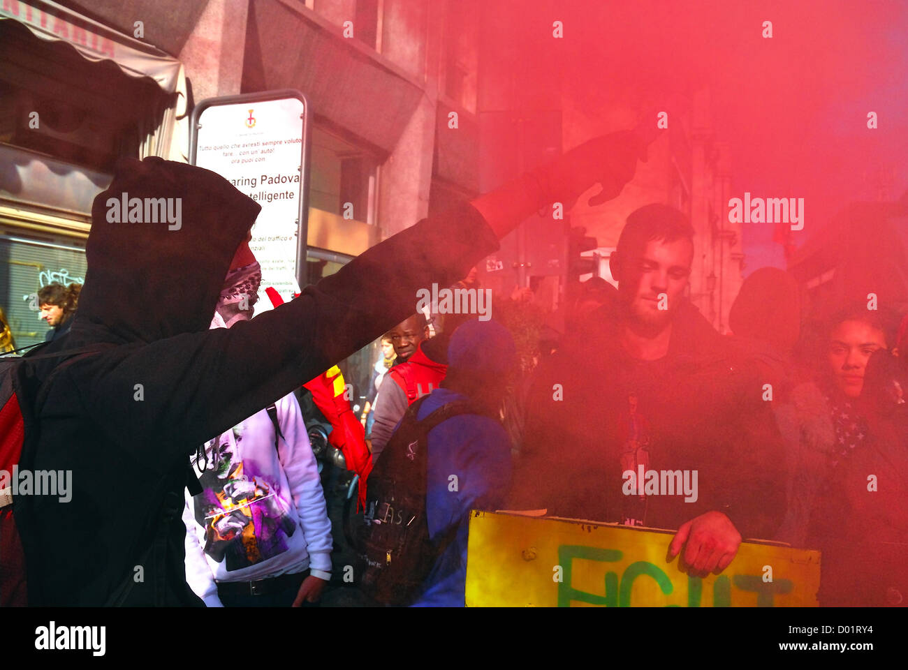 Padova, Italia, 14 Novembre 2012 : Europeo sciopero generale. Scontri con poliziotti. Foto Stock