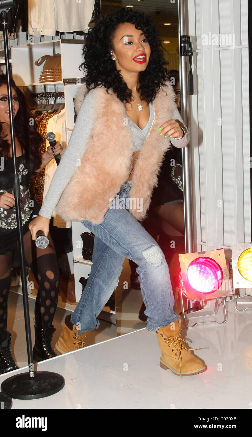 LEIGH-ANNE PINNOCK MIX di poco le prestazioni all'apertura del nuovo negozio Bershka Londra Inghilterra REGNO UNITO 14 Novembre 2012 Foto Stock