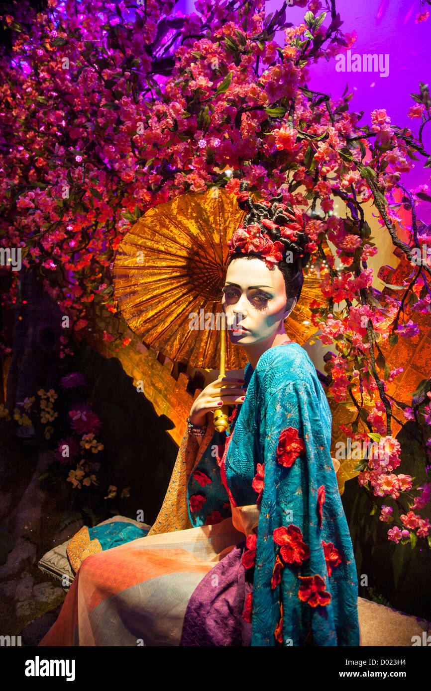 Natale la finestra di visualizzazione a Harrod's Department Store nel centro di Londra, Inghilterra Foto Stock