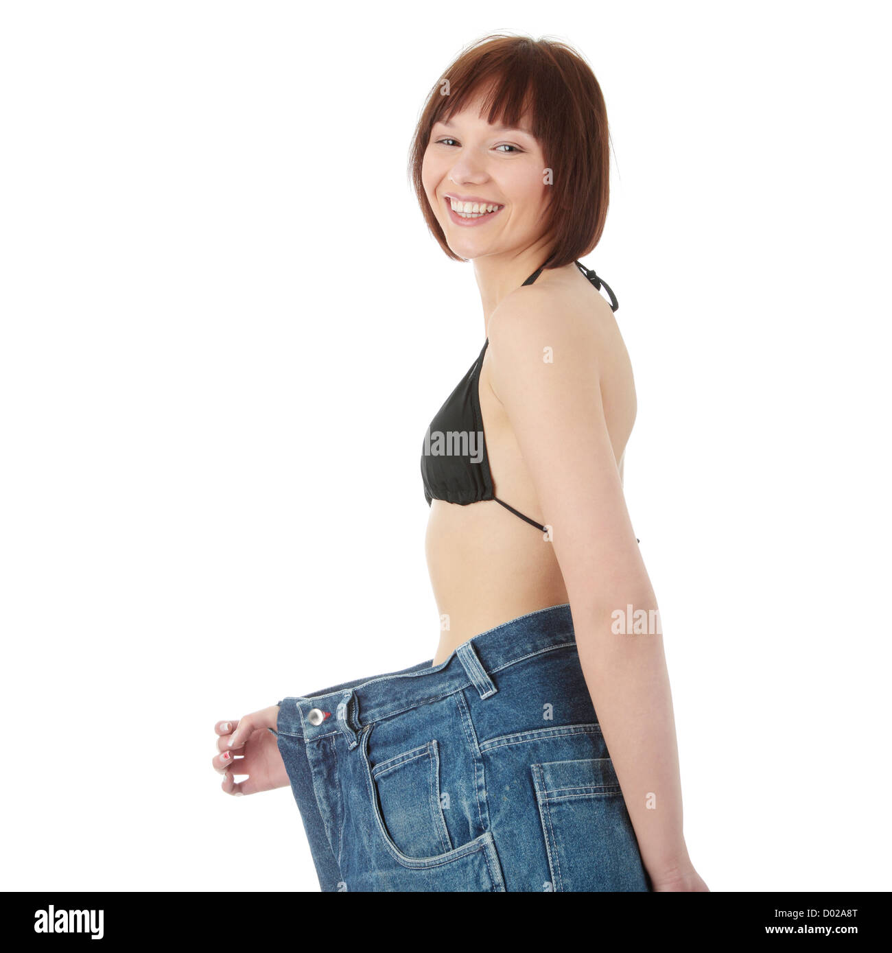Teen donna che mostra quanto peso ha perso. Isolato su bianco Foto Stock