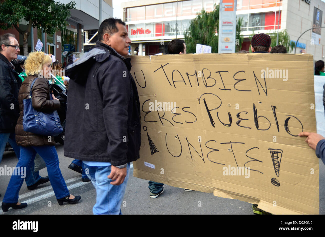 Manifestazioni & sciopero generale in L'Hospitalet de Llobregat (Barcelona). Inmigrants anche in dimostrazione. Foto Stock