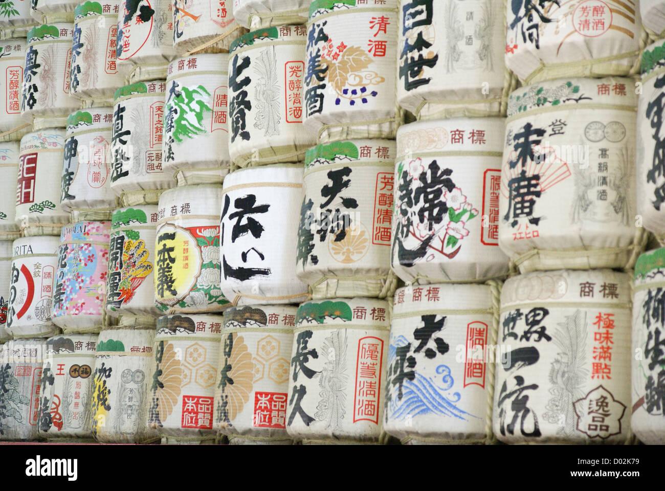 Giappone, Tokyo, Santuario Meiji Shinto bene i barili Foto Stock