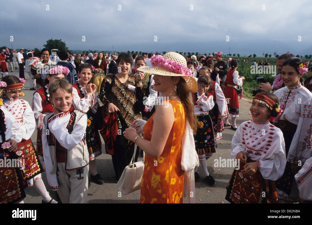 La Bulgaria Kazanlak, il tradizionale festival di rose durante il periodo del raccolto di Damascena rose fiori che vengono usati per olio essenziale Foto Stock