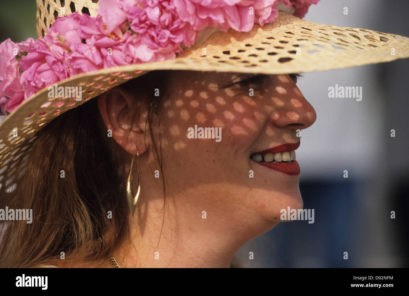 La Bulgaria Kazanlak, il tradizionale festival di rose durante il periodo del raccolto di Damascena rose fiori che vengono usati per olio essenziale Foto Stock