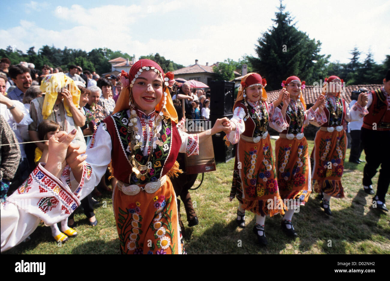 La Bulgaria Kazanlak, il tradizionale festival di rose durante il periodo del raccolto di Damascena rose fiori che vengono usati per olio essenziale Foto Stock