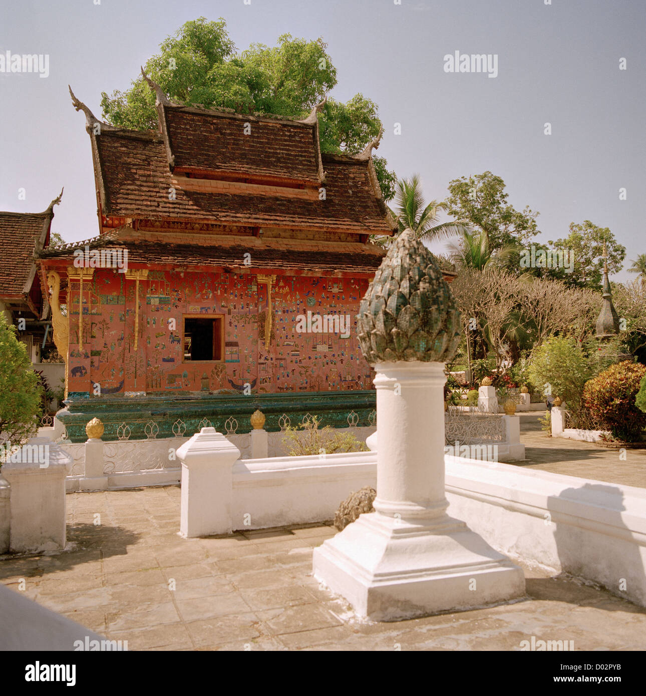 Tempio buddista di Wat Xieng Thong in Luang Prabang in Laos in Indocina in Estremo Oriente Asia sud-orientale. Wanderlust evasione del Buddismo Travel Foto Stock