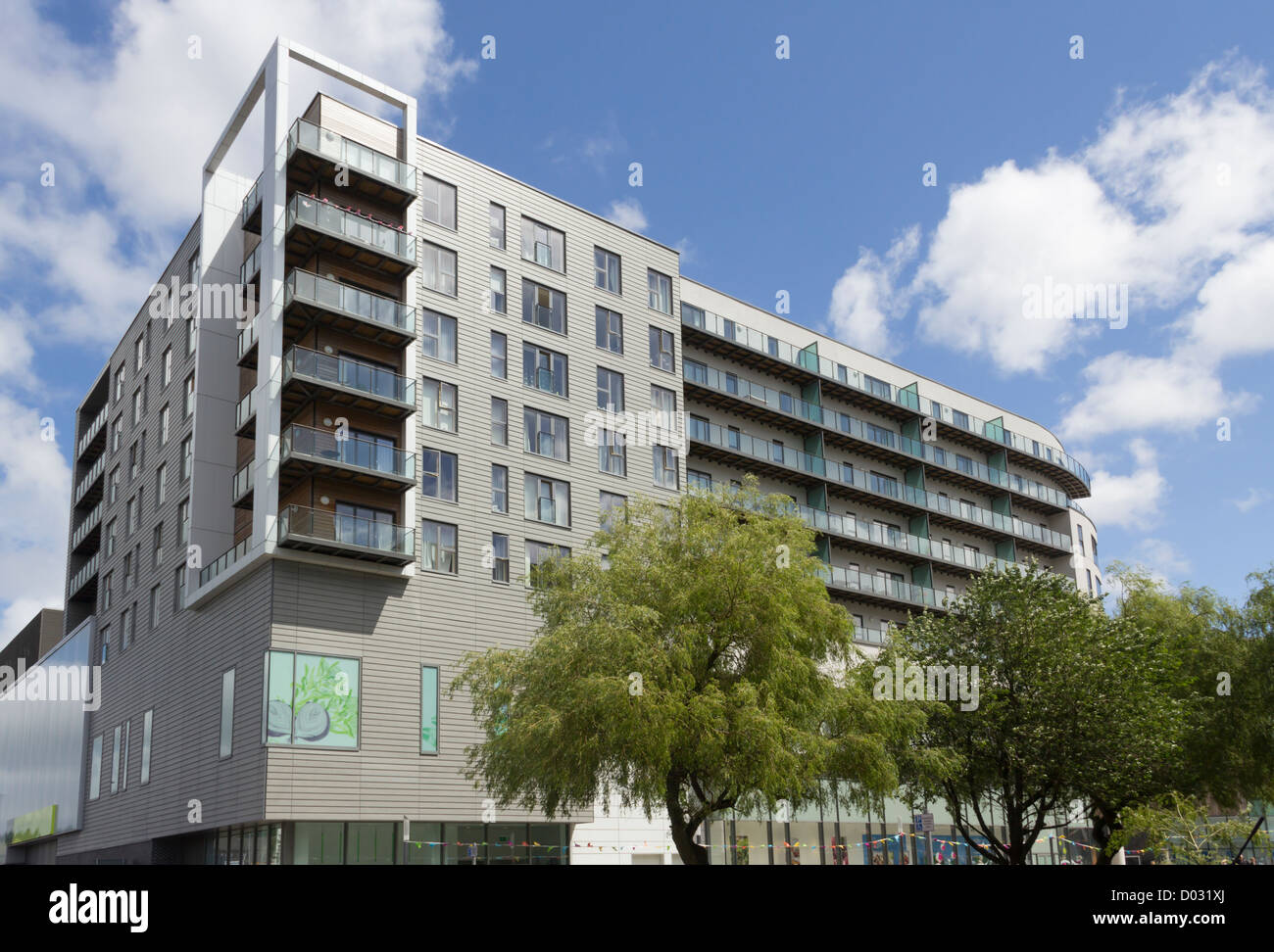 Mazarin Casa appartamento postmoderna blocco sopra la Marks & Spencer Store al Rock, Bury, Lancashire. Foto Stock