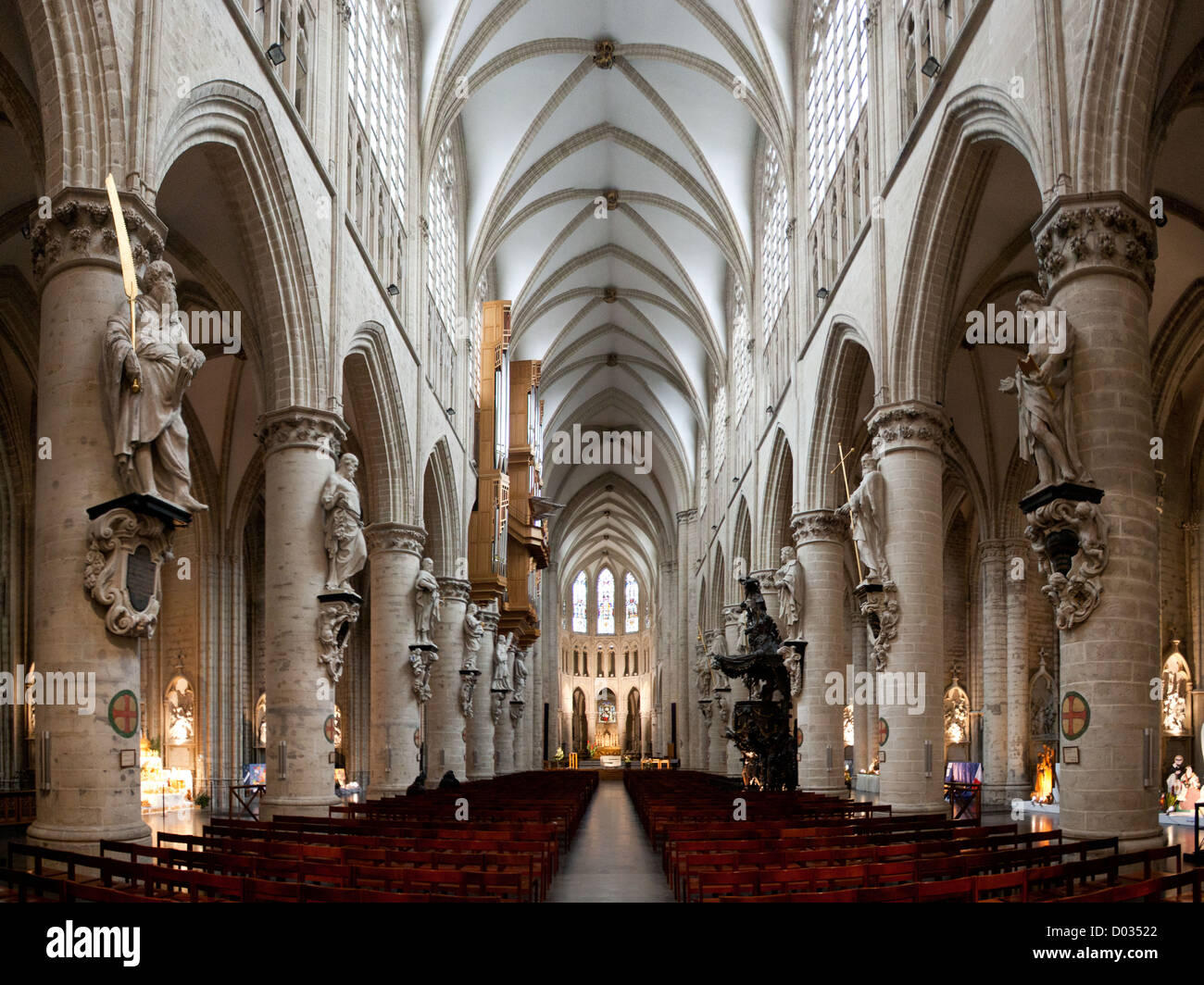 Interno del San Michele e Santa Gudula Cathedral, Bruxelles Foto Stock