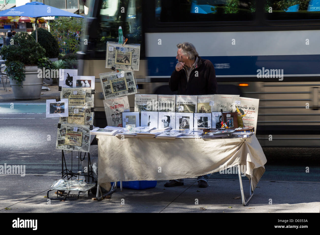 Venditore a vendere foto a Manhattan, New York Foto Stock