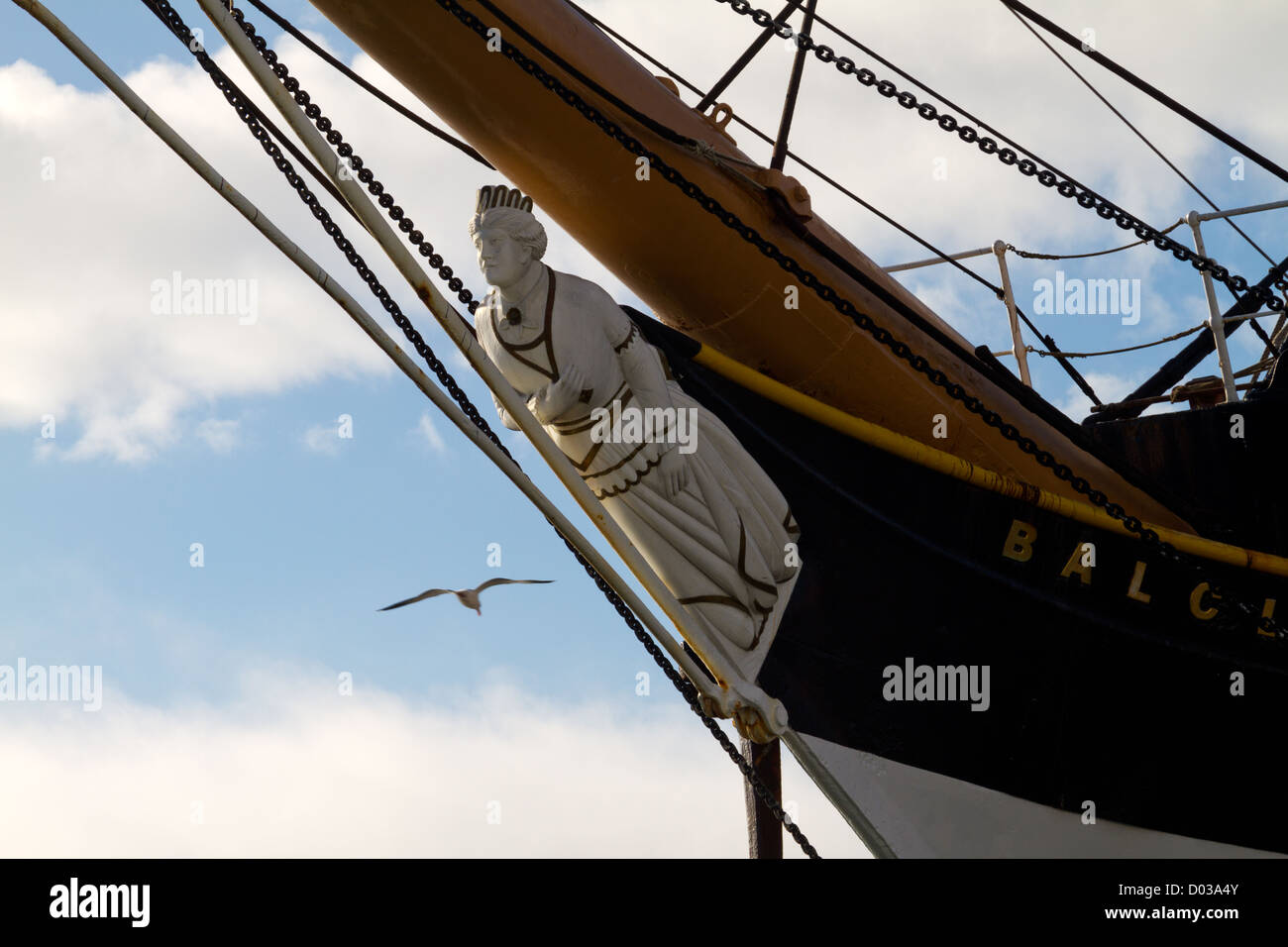 Dettaglio di prua e la polena sulla nave a vela Balclutha ancorata a San Francisco, California Foto Stock