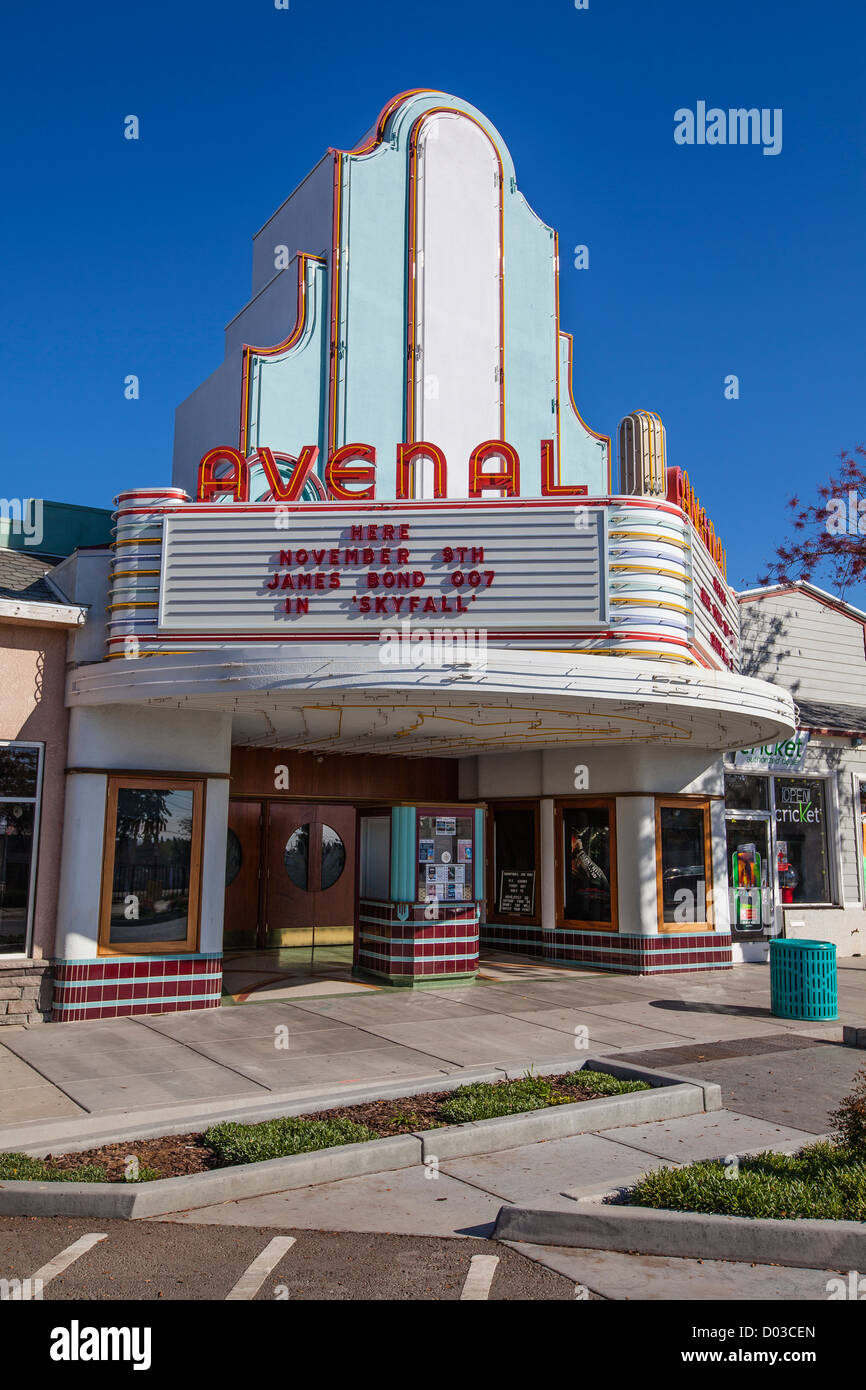 L'art deco cinema Avenal in California, un ben conservato esterno e tendone. Foto Stock