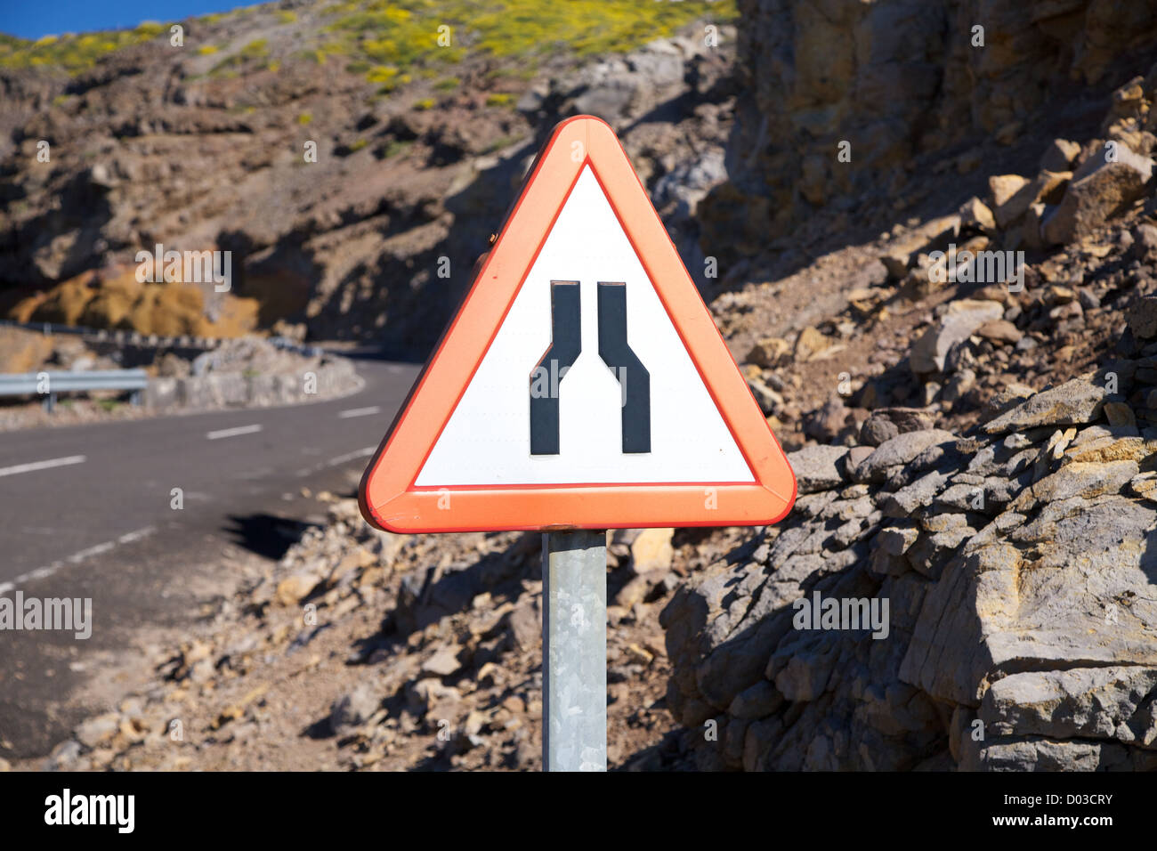 Restringimento del segnale rosso in una strada a La Palma Isole Canarie Spagna Foto Stock