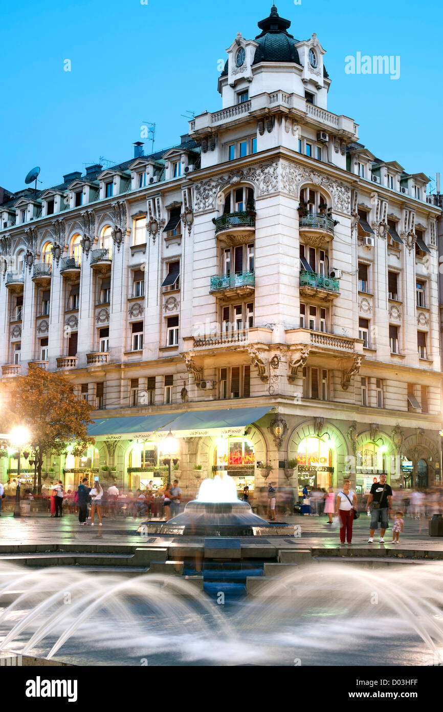 Fontana sulla Kneza Mihaila street a Belgrado, la capitale della Serbia. Foto Stock