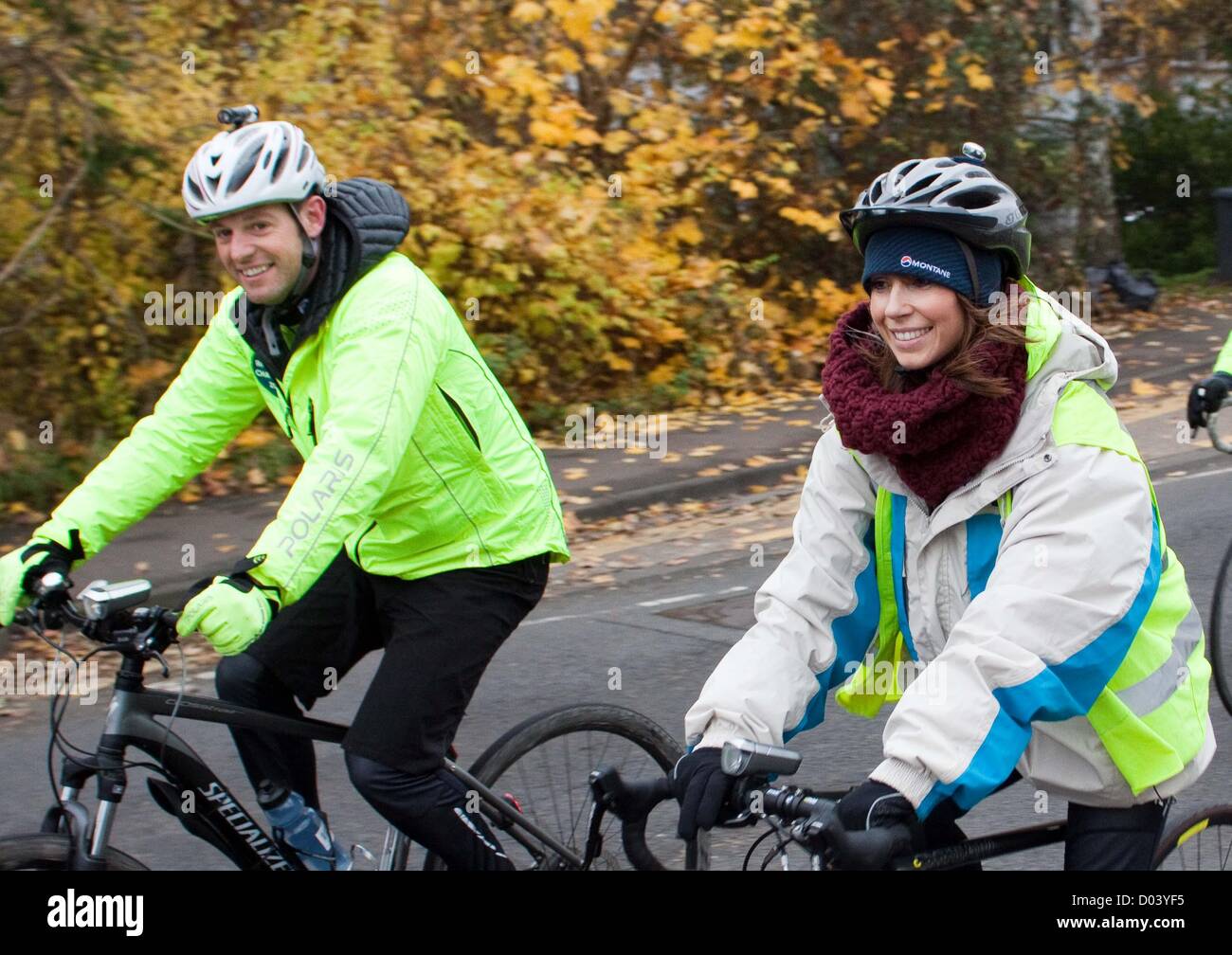 16 nov 2012 : Windsor, Regno Unito - LA BBC uno Show 2012 Rickshaw sfida per i bambini in stato di bisogno con Matt Baker e Alex Jones. Foto Stock