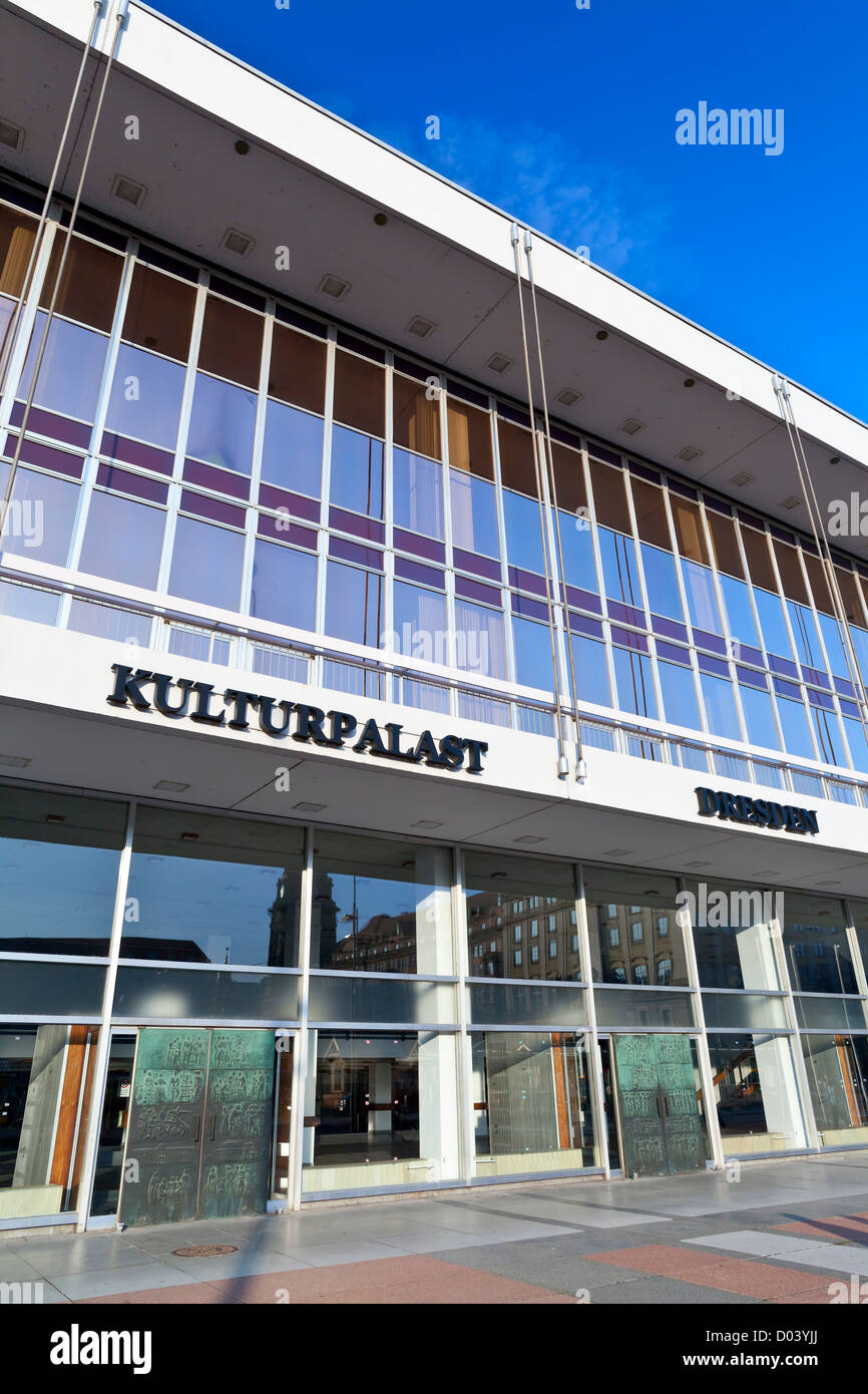 Palazzo della Cultura (Kulturpalast) - Dresda, Sassonia, Germania, Europa Foto Stock