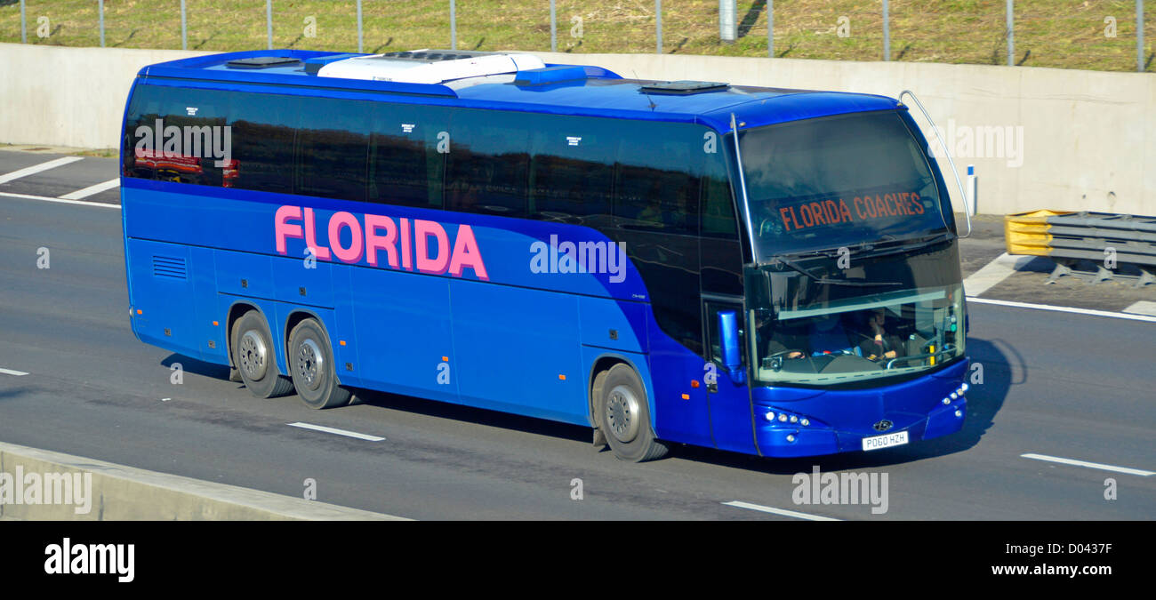 Gloria moderna Beulas Pullman gestito da una società britannica di nome Florida Pullman percorrendo l autostrada M25, Essex England Regno Unito Foto Stock