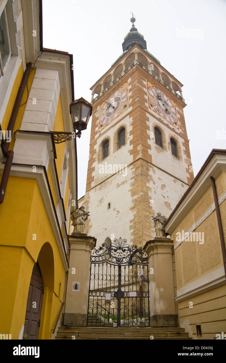 Vista del Campanile di una chiesa, Mikulov, Moravia del Sud, Repubblica Ceca Foto Stock