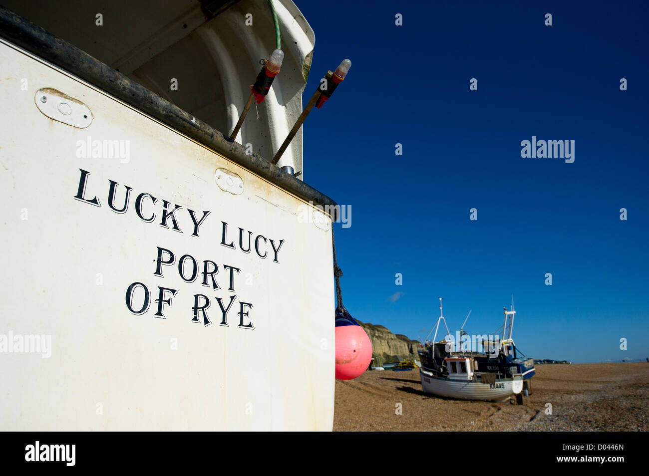 Una barca da pesca sulla Stade in vecchio Hastings in East Sussex. Foto Stock