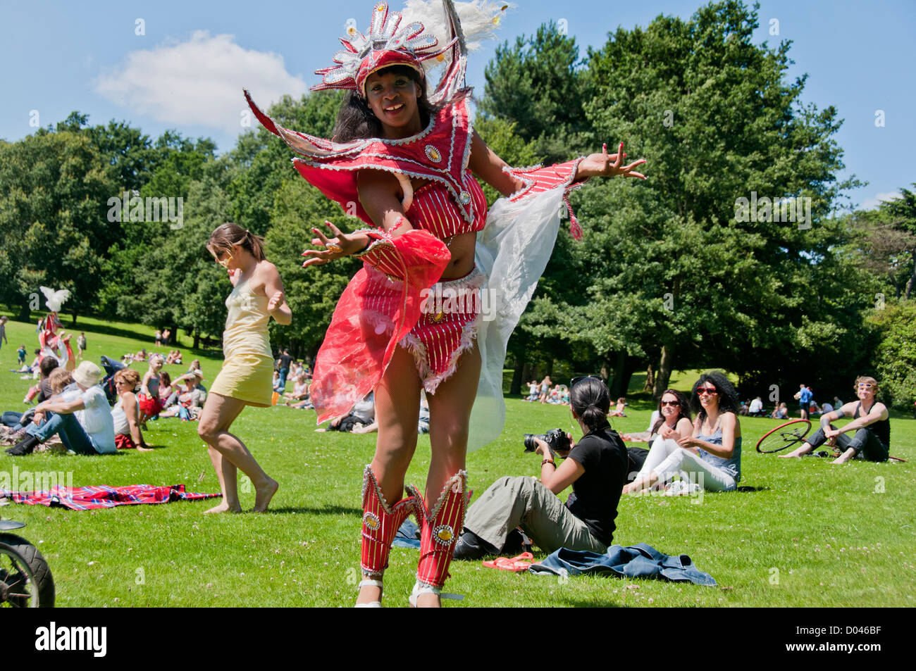 Grande Ballo di Carnevale in Crystal Palace Park South London è parte della campagna nazionale per incoraggiare le persone a essere attiva e Foto Stock