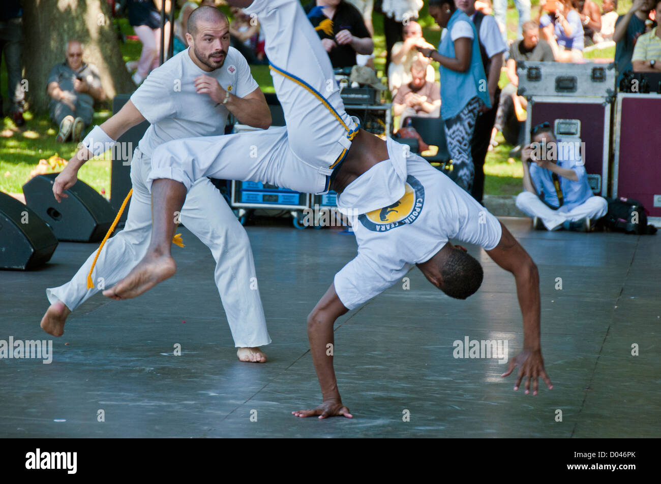 Display di Capoeira al grande ballo festival brasiliano in Crystal Palace Park. Foto Stock