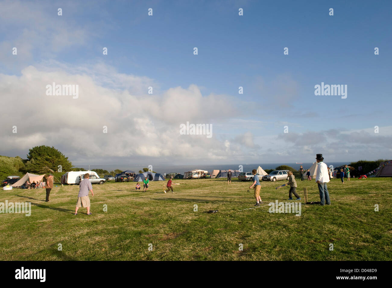 Annuale di partita di cricket a Porth-en-alls campeggio, la Prussia cove, Cornwall, Inghilterra , NEL REGNO UNITO. Foto Stock