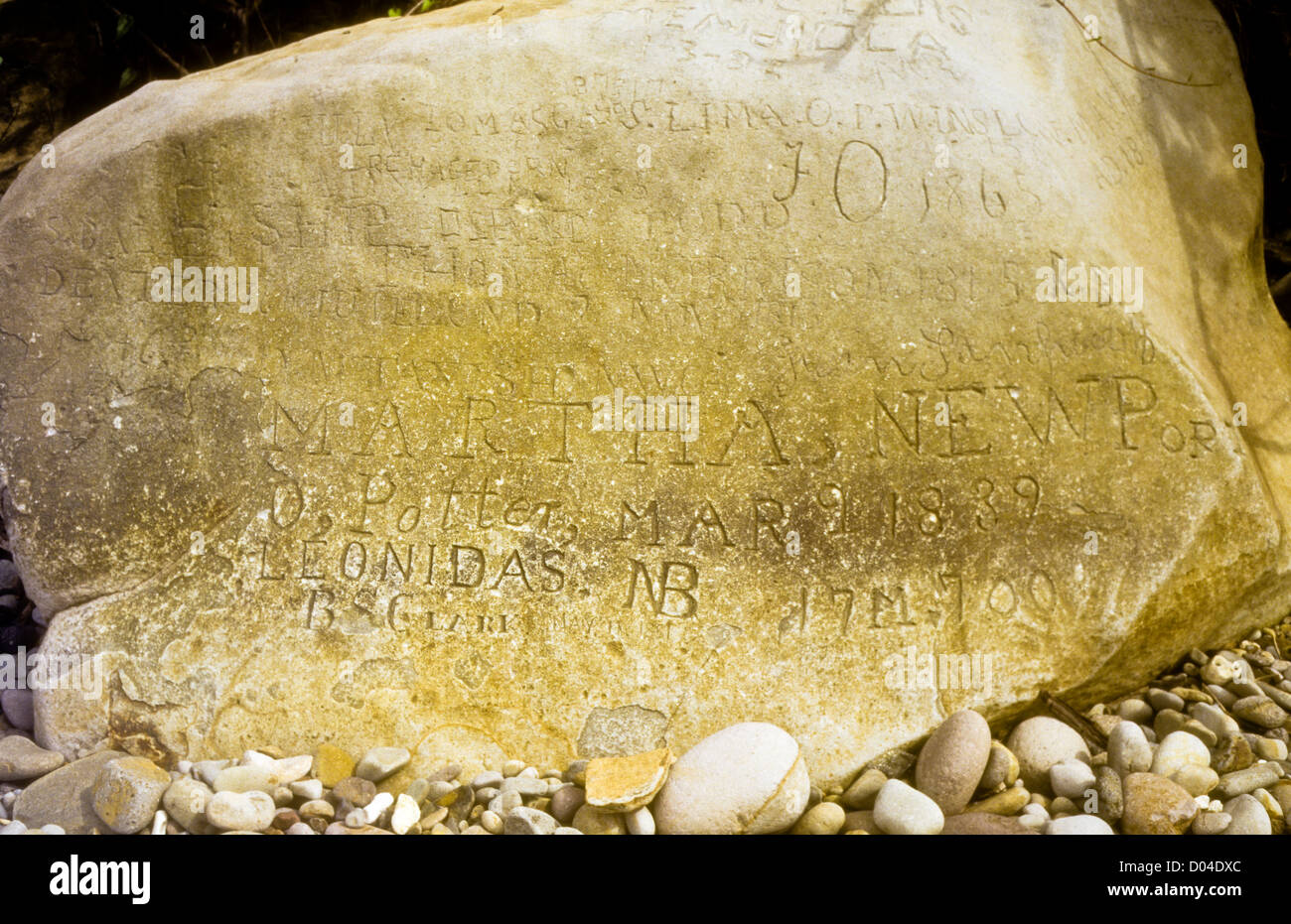 Cocos Island 07-1998 diapositiva digitale la conversione,antico in pietra con iscrizioni di marinai e pirati,,Costa Rica,America del Sud Foto Stock
