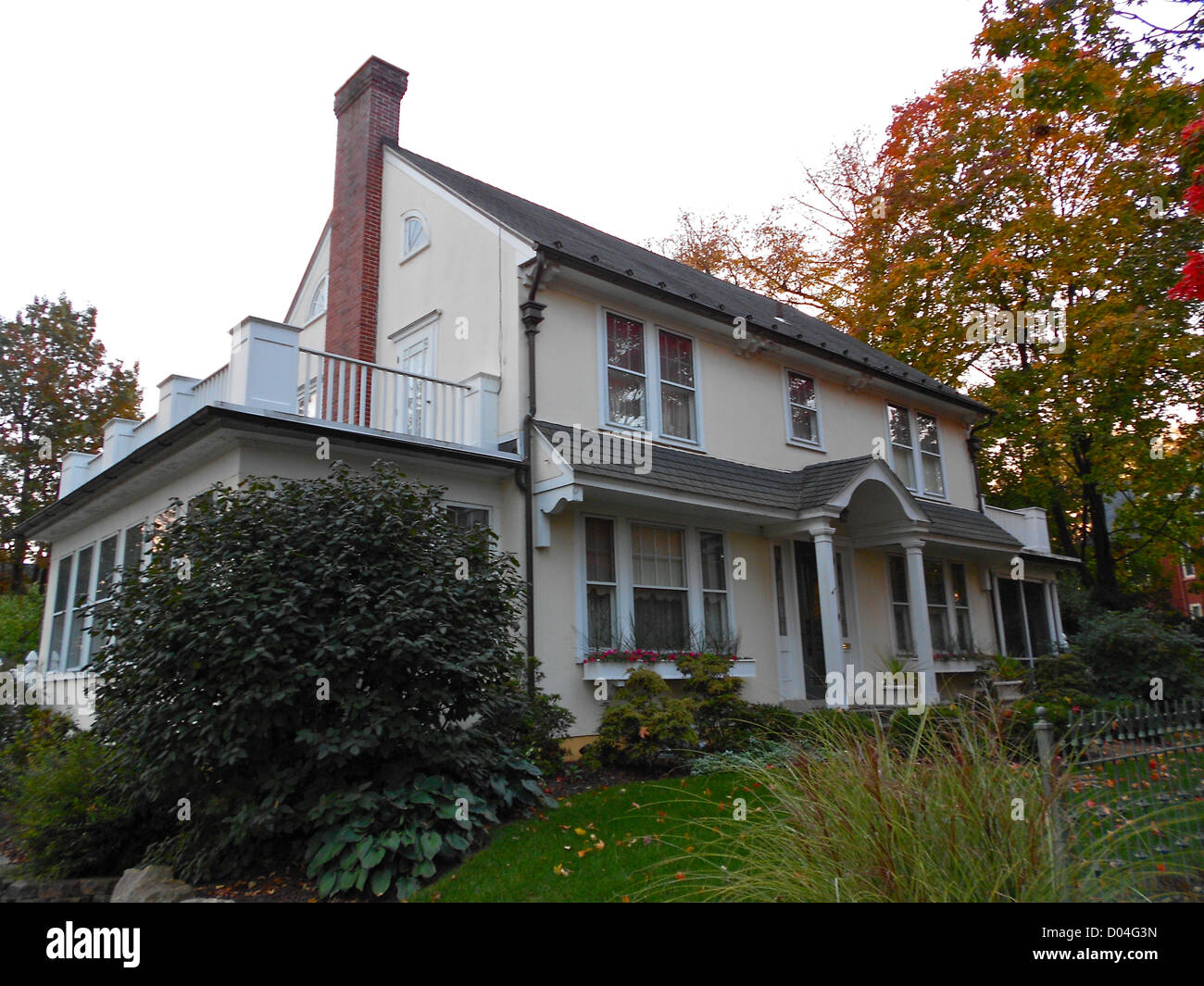 La casa di 8th and Prospect si trova nel Mount Airy Historic District a Bethlehem, Pennsylvania. Elencata nel National Register of Historic Places (NRHP) dal 9 maggio 1988, questa zona è riconosciuta per il suo significato storico, con il quartiere che si estende lungo Prospect Avenue tra l'8th e la 15th Avenue. La casa e il quartiere circostante rappresentano il patrimonio architettonico della regione. Foto Stock