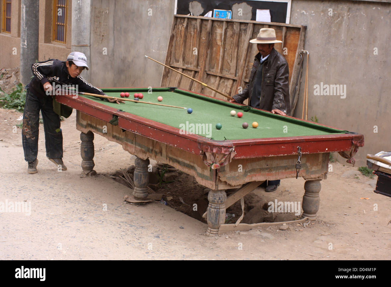 Riproduzione di snooker, Ganzi, NW Sichuan Foto Stock