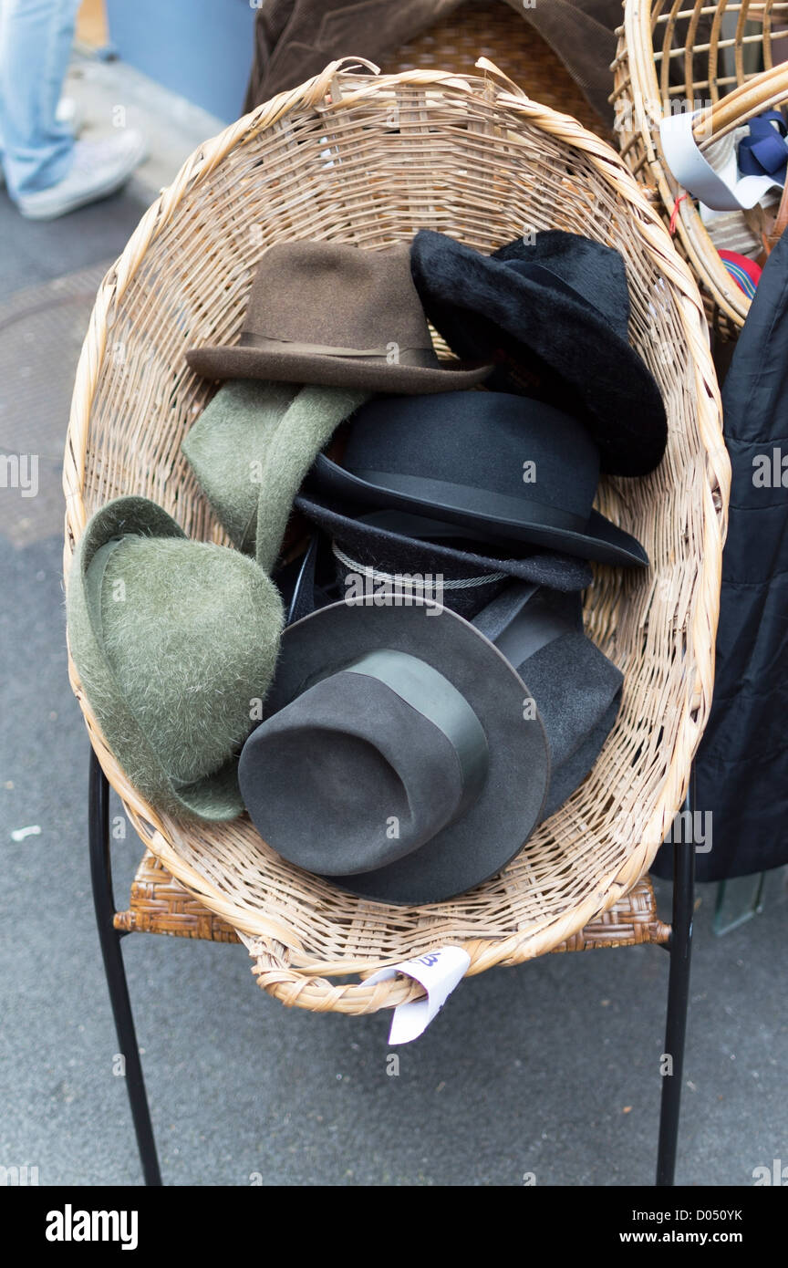 Il Marché aux Puces (mercato delle pulci) a St-Ouen vicino a Clignancourt nel nord di Parigi, Francia. Foto Stock