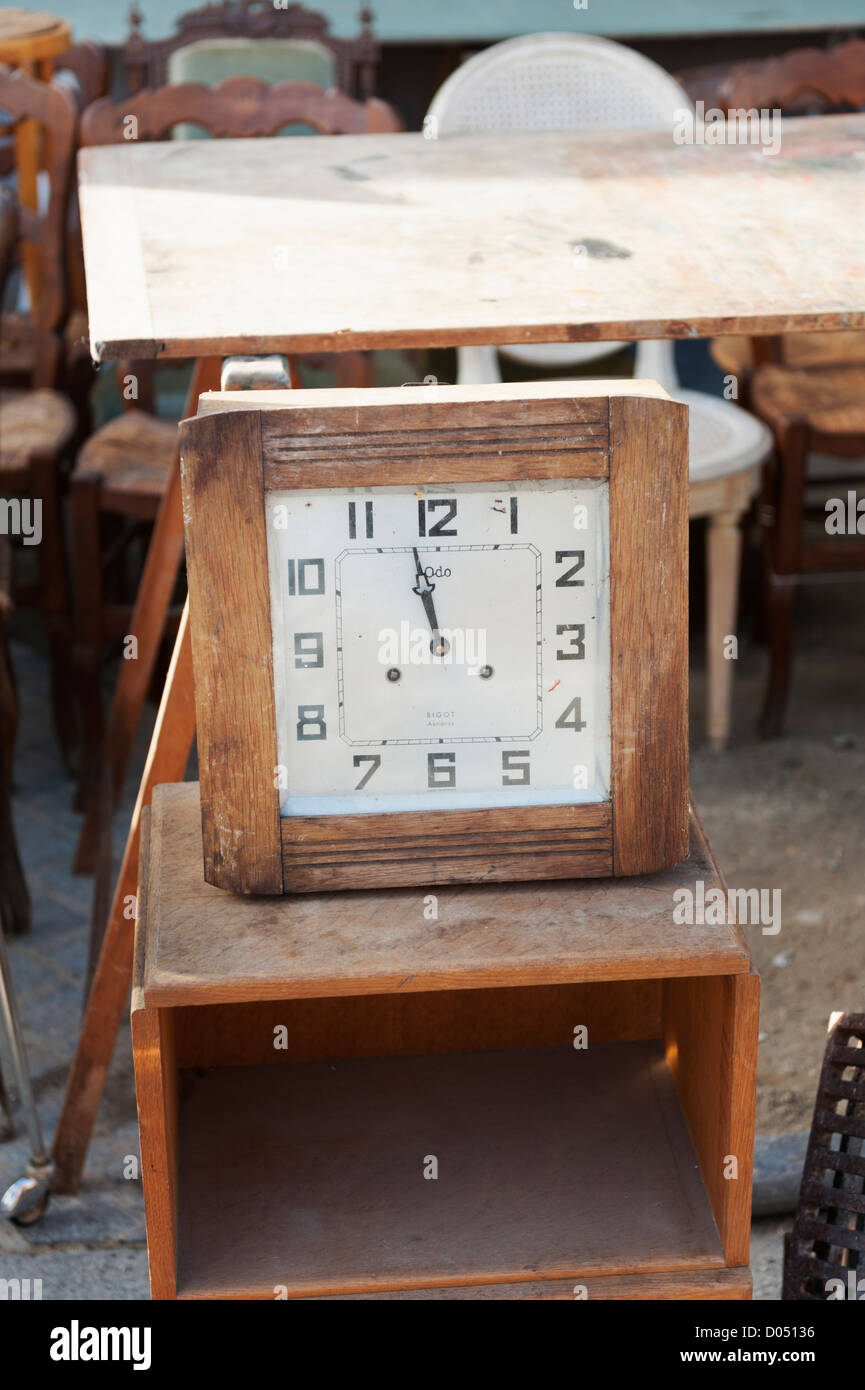 Il Marché aux Puces (mercato delle pulci) a St-Ouen vicino a Clignancourt nel nord di Parigi, Francia. Foto Stock