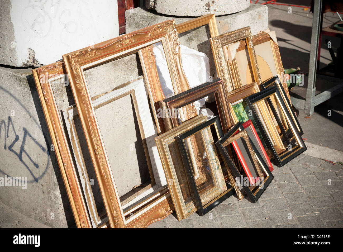 Il Marché aux Puces (mercato delle pulci) a St-Ouen vicino a Clignancourt nel nord di Parigi, Francia. Foto Stock