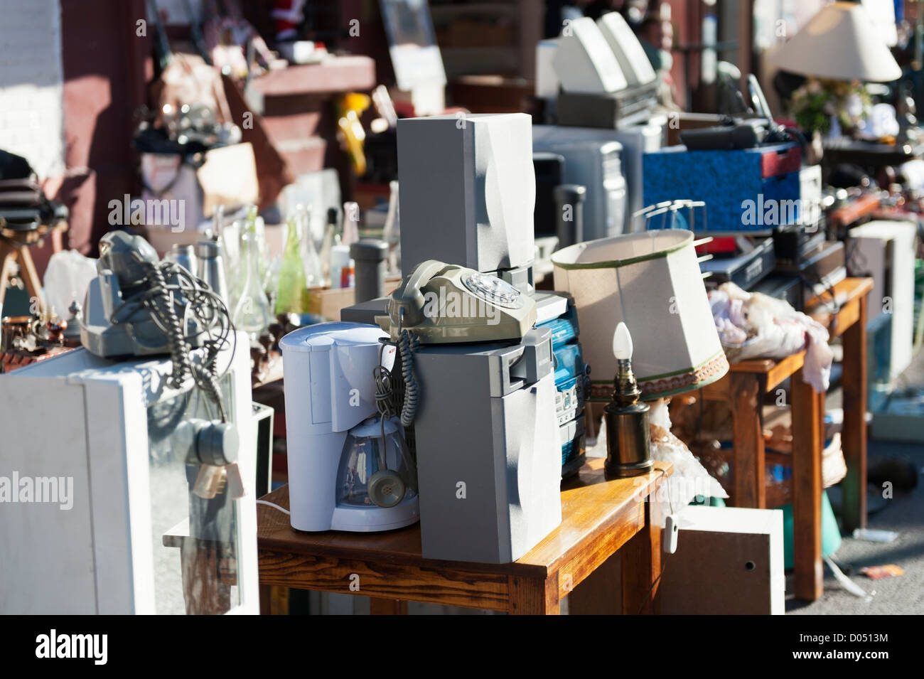 Il Marché aux Puces (mercato delle pulci) a St-Ouen vicino a Clignancourt nel nord di Parigi, Francia. Foto Stock